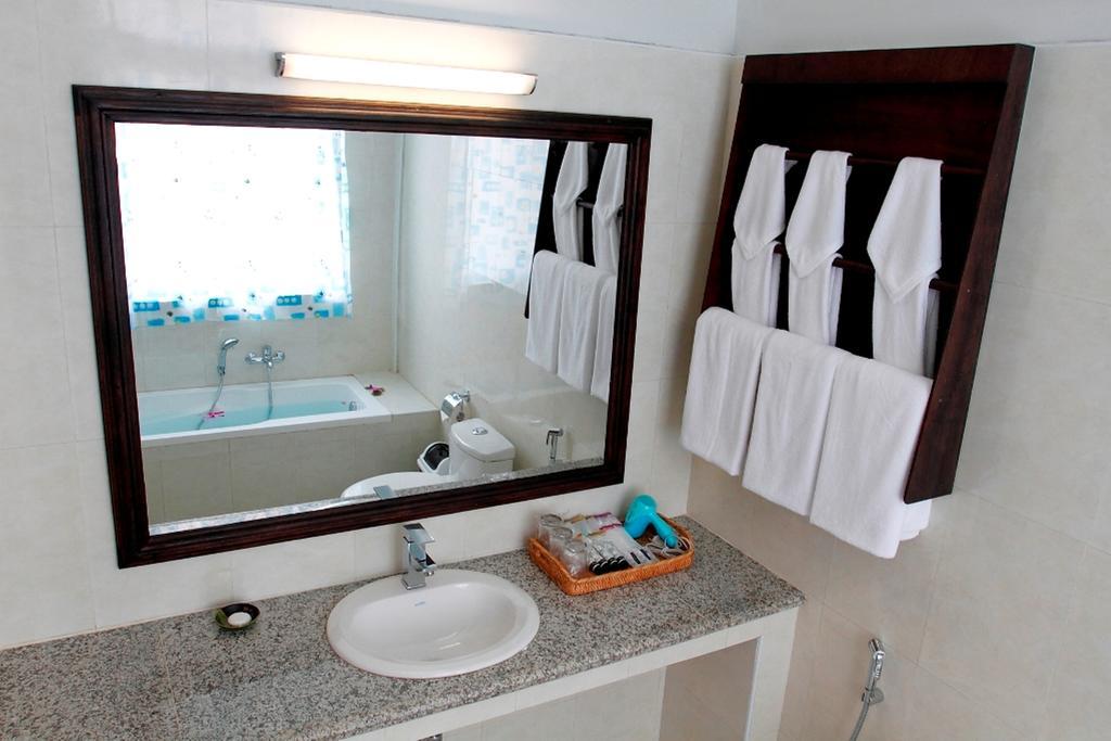 Inle Lotus Hotel Ньоншуэ Номер фото